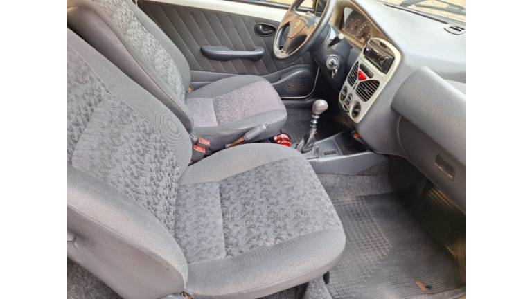 FIAT - STRADA - 2006/2006 - Branca - R$ 31.900,00