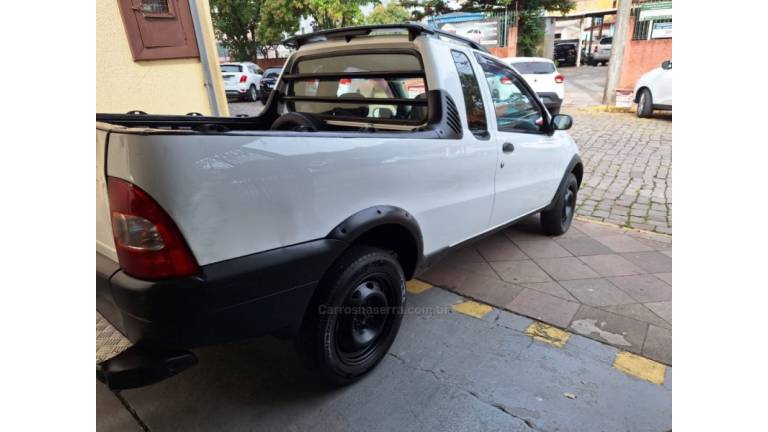 FIAT - STRADA - 2006/2006 - Branca - R$ 31.900,00