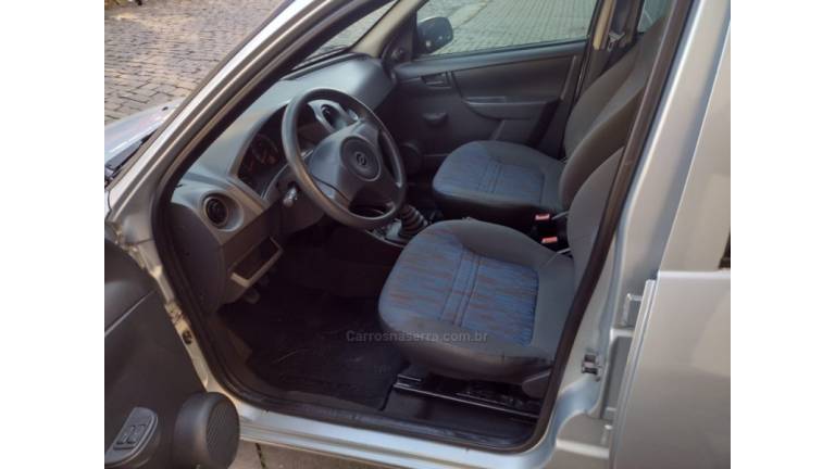 CHEVROLET - CELTA - 2010/2010 - Prata - R$ 28.500,00