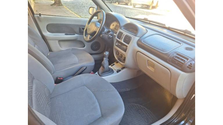 RENAULT - CLIO - 2004/2004 - Azul - R$ 18.900,00