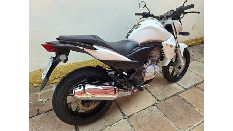 HONDA - CB 300R - 2014/2014 - Branca - R$ 13.900,00