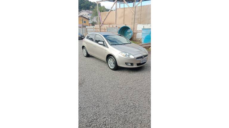 FIAT - BRAVO - 2012/2012 - Dourada - R$ 35.000,00