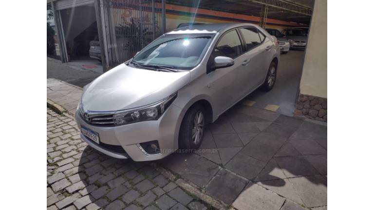TOYOTA - COROLLA - 2014/2015 - Prata - R$ 78.000,00