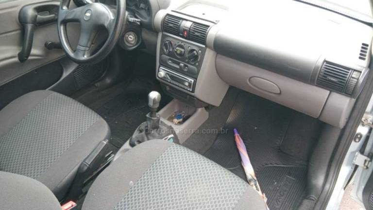 CHEVROLET - CORSA - 2012/2012 - Prata - R$ 28.500,00