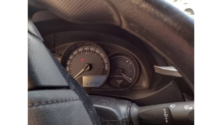 TOYOTA - COROLLA - 2014/2015 - Prata - R$ 78.000,00