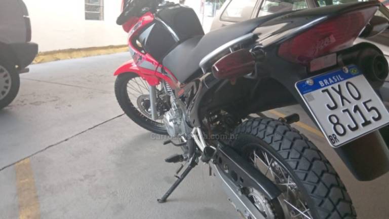 HONDA - NX 400I FALCON - 2004/2004 - Vermelha - R$ 13.500,00