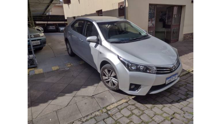 TOYOTA - COROLLA - 2014/2015 - Prata - R$ 78.000,00