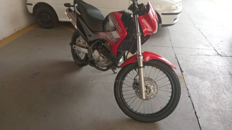 HONDA - NX 400I FALCON - 2004/2004 - Vermelha - R$ 13.500,00