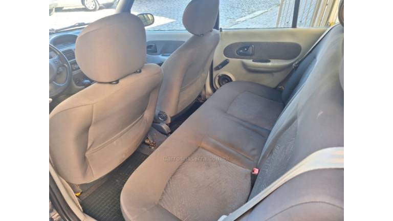 RENAULT - CLIO - 2004/2004 - Azul - R$ 18.900,00