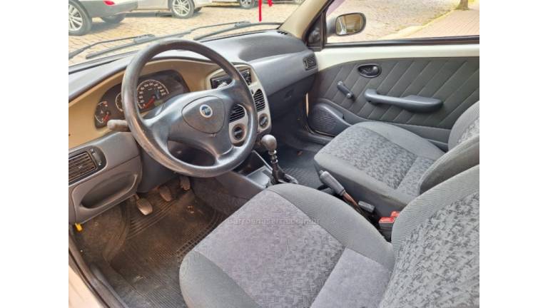 FIAT - STRADA - 2006/2006 - Branca - R$ 31.900,00