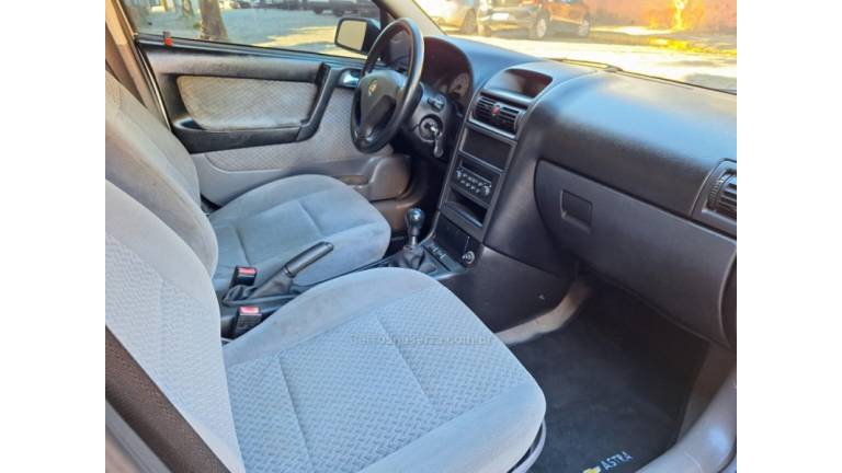 CHEVROLET - ASTRA - 2004/2004 - Prata - R$ 24.900,00