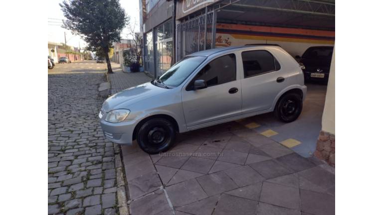 CHEVROLET - CELTA - 2010/2010 - Prata - R$ 28.500,00