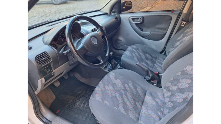 CHEVROLET - CORSA - 2003/2003 - Branca - R$ 21.900,00