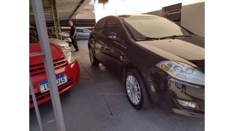 FIAT - BRAVO - 2011/2012 - Preta - R$ 45.000,00