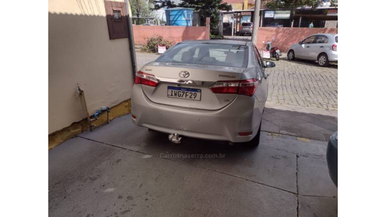 TOYOTA - COROLLA - 2014/2015 - Prata - R$ 78.000,00