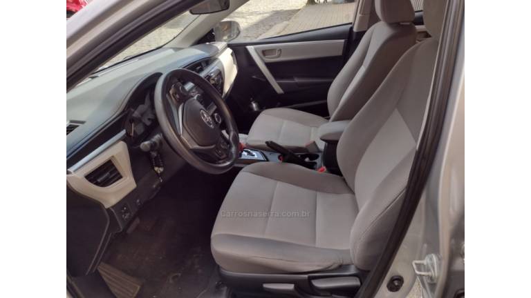 TOYOTA - COROLLA - 2014/2015 - Prata - R$ 78.000,00