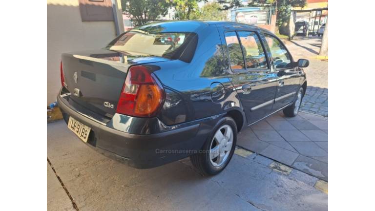 RENAULT - CLIO - 2004/2004 - Azul - R$ 18.900,00